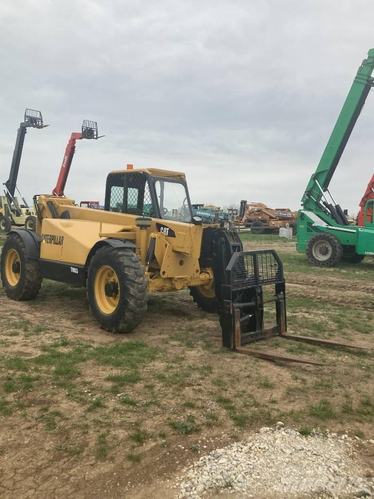 CAT TH83 Телескопические погрузчики