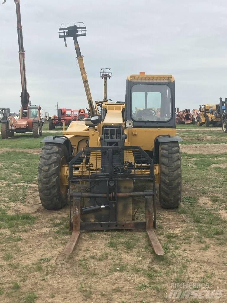 CAT TH83 Телескопические погрузчики