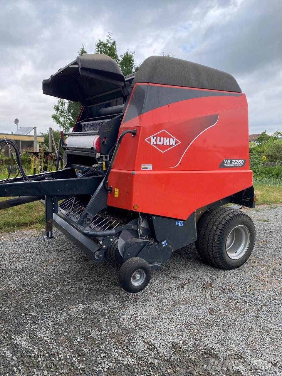 Kuhn VB 2260 Рулонные пресс-подборщики