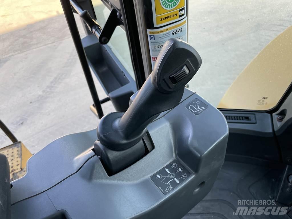 CAT 950M Фронтальные погрузчики