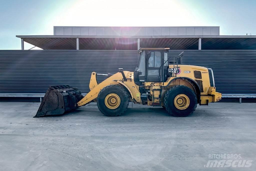 CAT 950M Фронтальные погрузчики