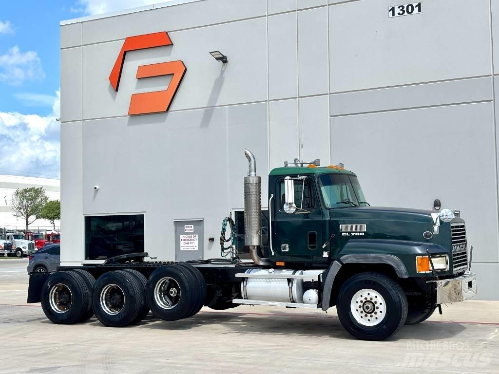 Mack CL 713 Седельные тягачи