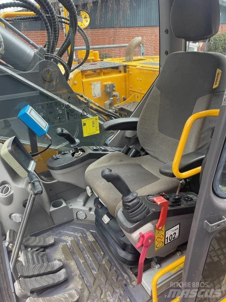 Volvo ECR235C Гусеничные экскаваторы