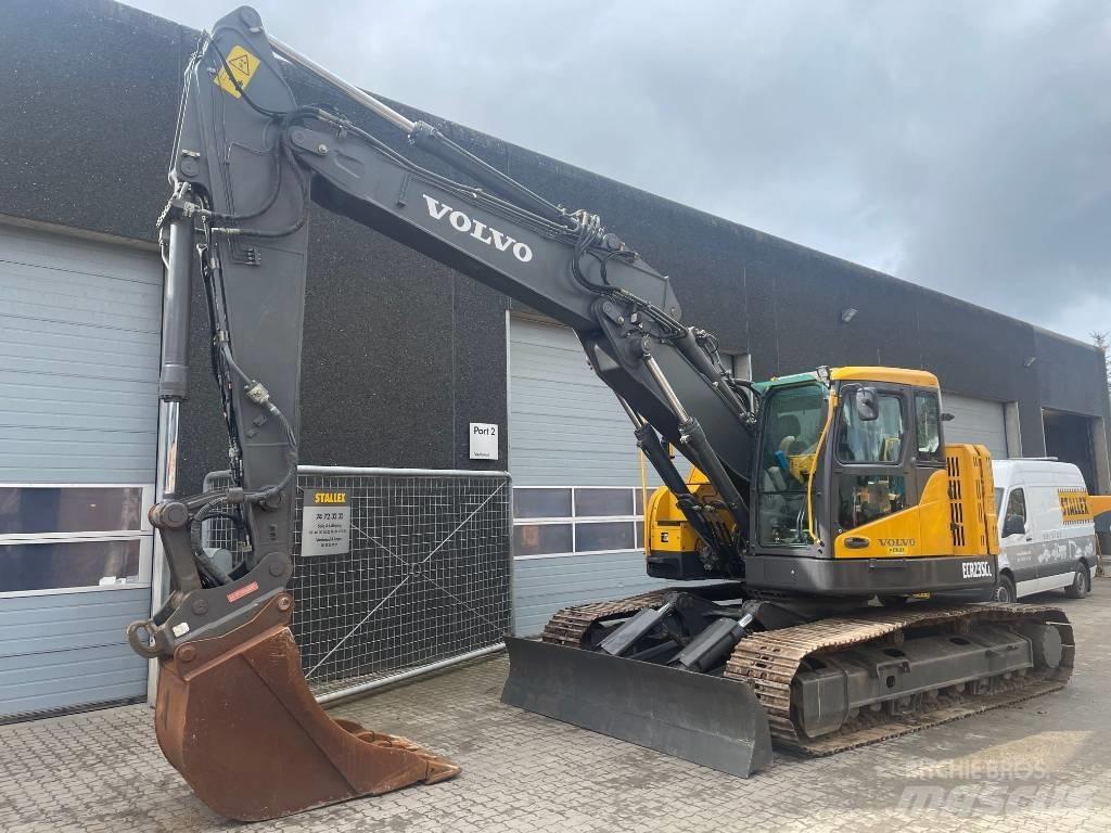 Volvo ECR235C Гусеничные экскаваторы