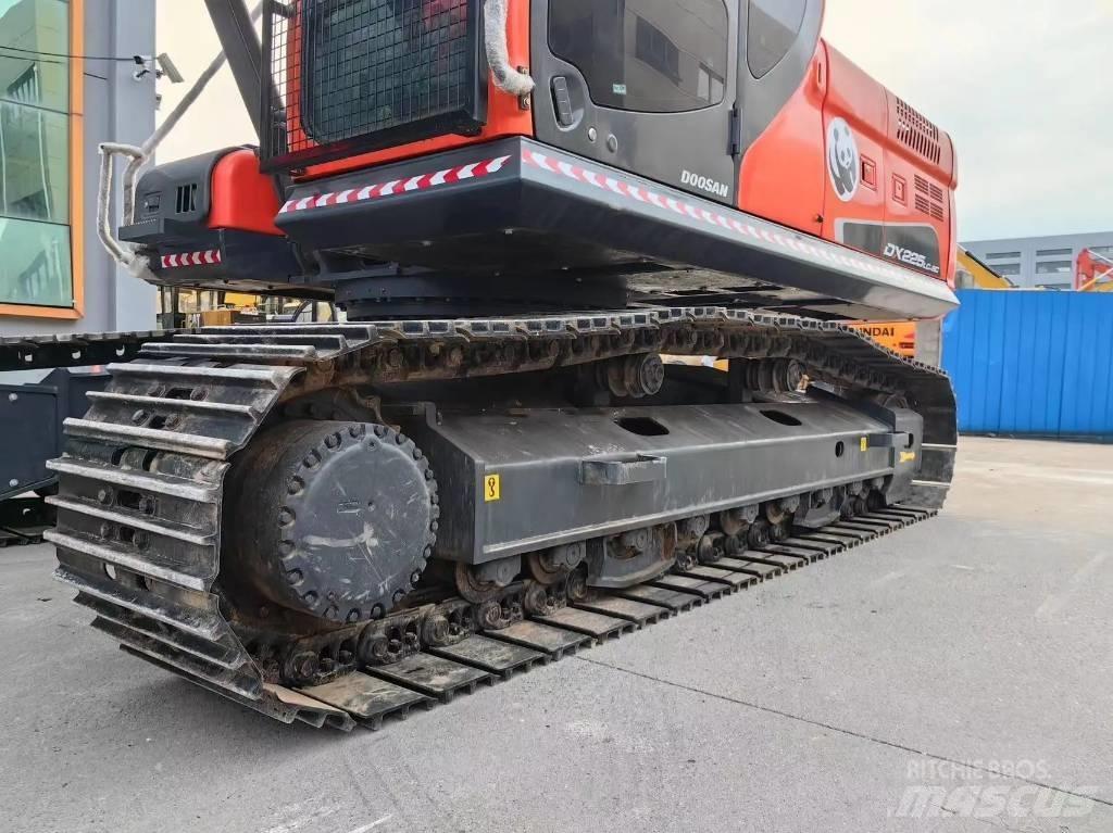 Doosan DX225LC-9C Гусеничные экскаваторы