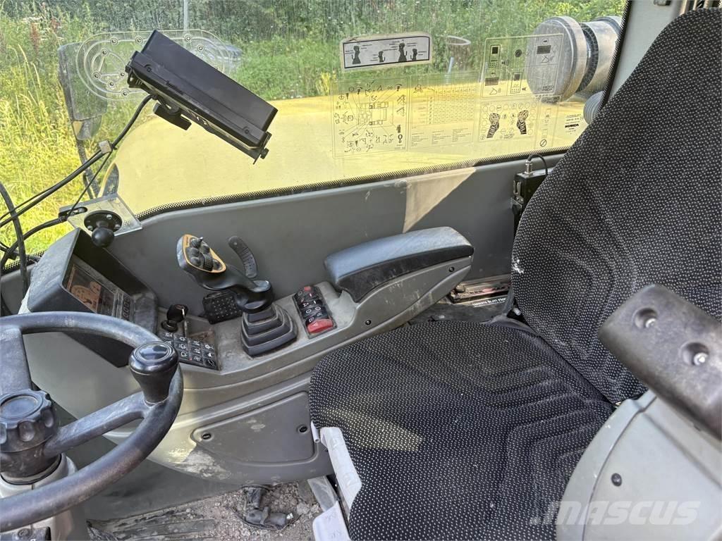 Yanmar B110W Колёсные экскаваторы