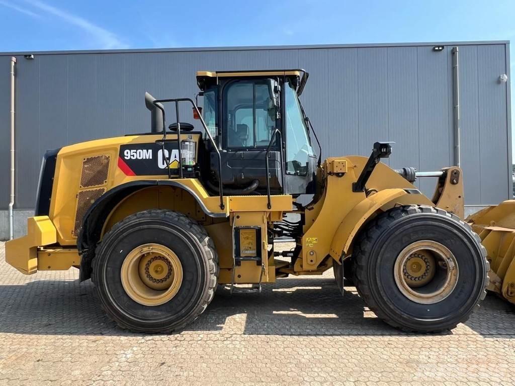CAT 950M Фронтальные погрузчики
