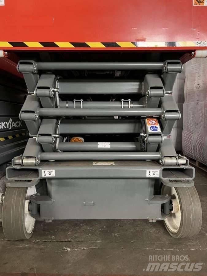 SkyJack SJ4732 Ножничные подъемники