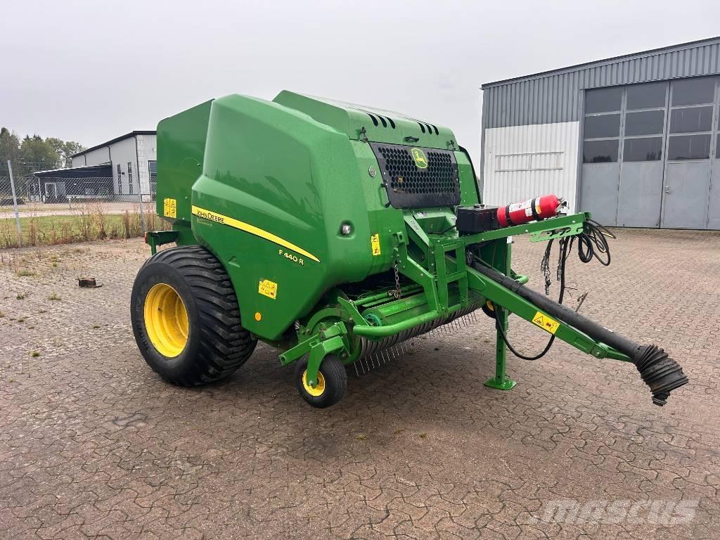 John Deere F 440 Рулонные пресс-подборщики