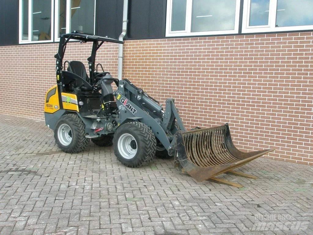 GiANT G2200E Малые погрузчики