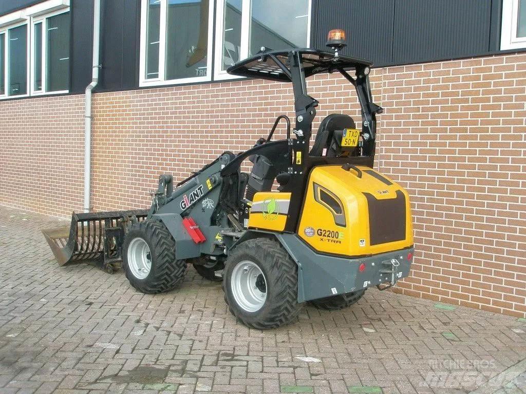 GiANT G2200E Малые погрузчики