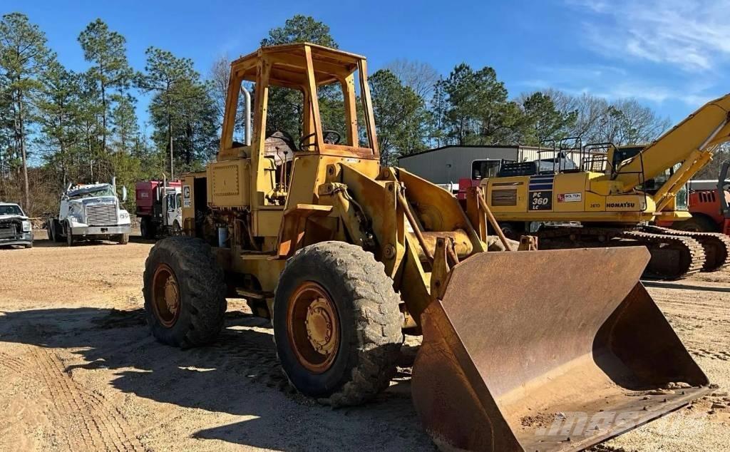 CAT 930 Фронтальные погрузчики