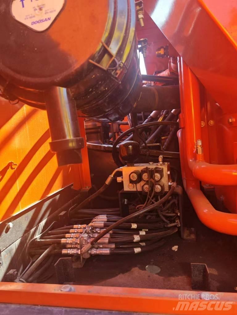 Doosan DX 300 Гусеничные экскаваторы