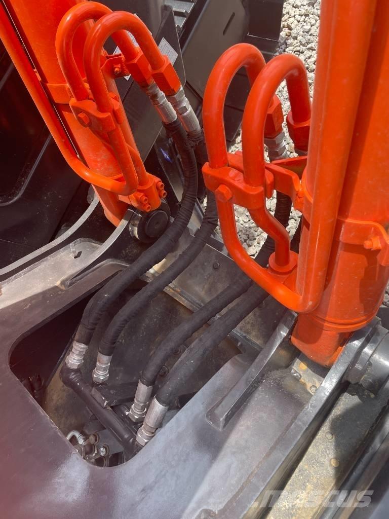Hitachi ZX 200 Гусеничные экскаваторы