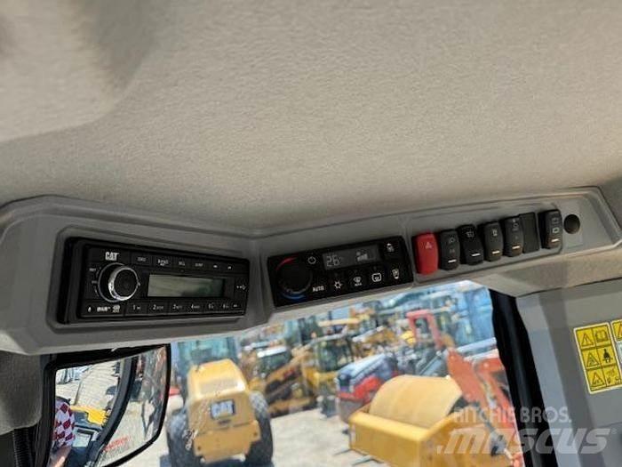 CAT 908 Фронтальные погрузчики