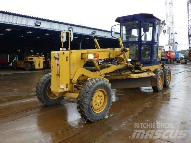Komatsu GD405A-2 Грейдеры