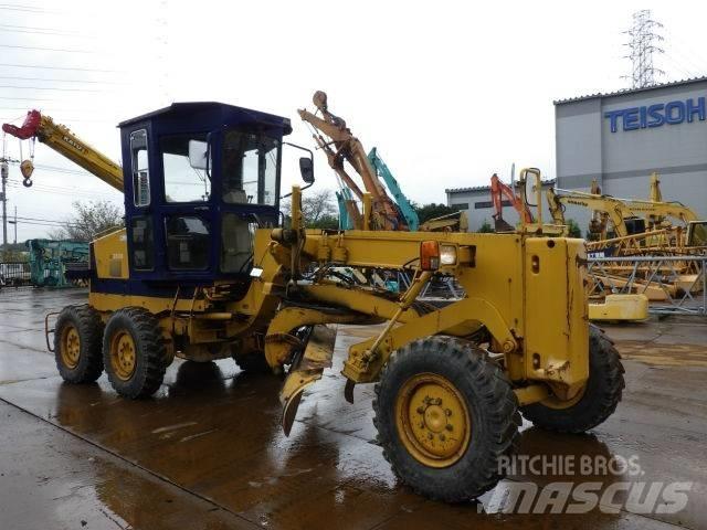 Komatsu GD405A-2 Грейдеры