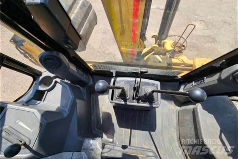CAT 426F2 TLB Экскаваторы-погрузчики