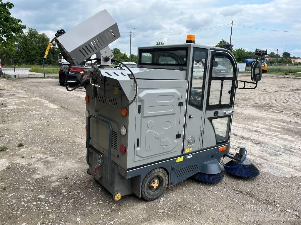  Sweepmec SM3000-Pro Вакуумные уборочные машины