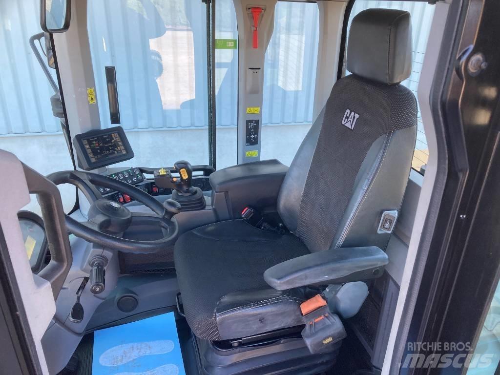 CAT 938M Фронтальные погрузчики