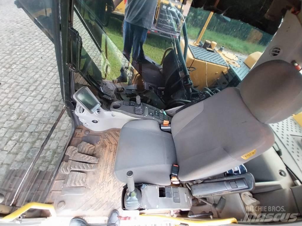Volvo EC 220 DL Гусеничные экскаваторы