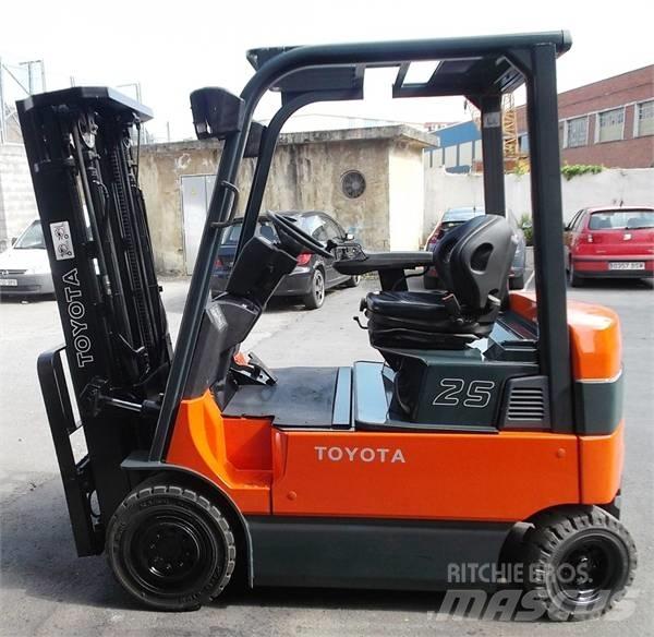 Toyota 7 FBMF 25 Электропогрузчики