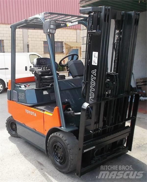 Toyota 7 FBMF 25 Электропогрузчики