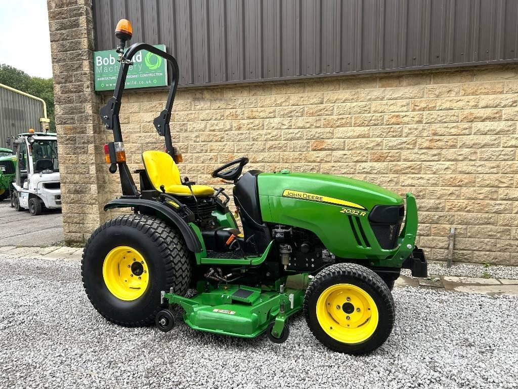 John Deere 2032R Коммунальные тракторы