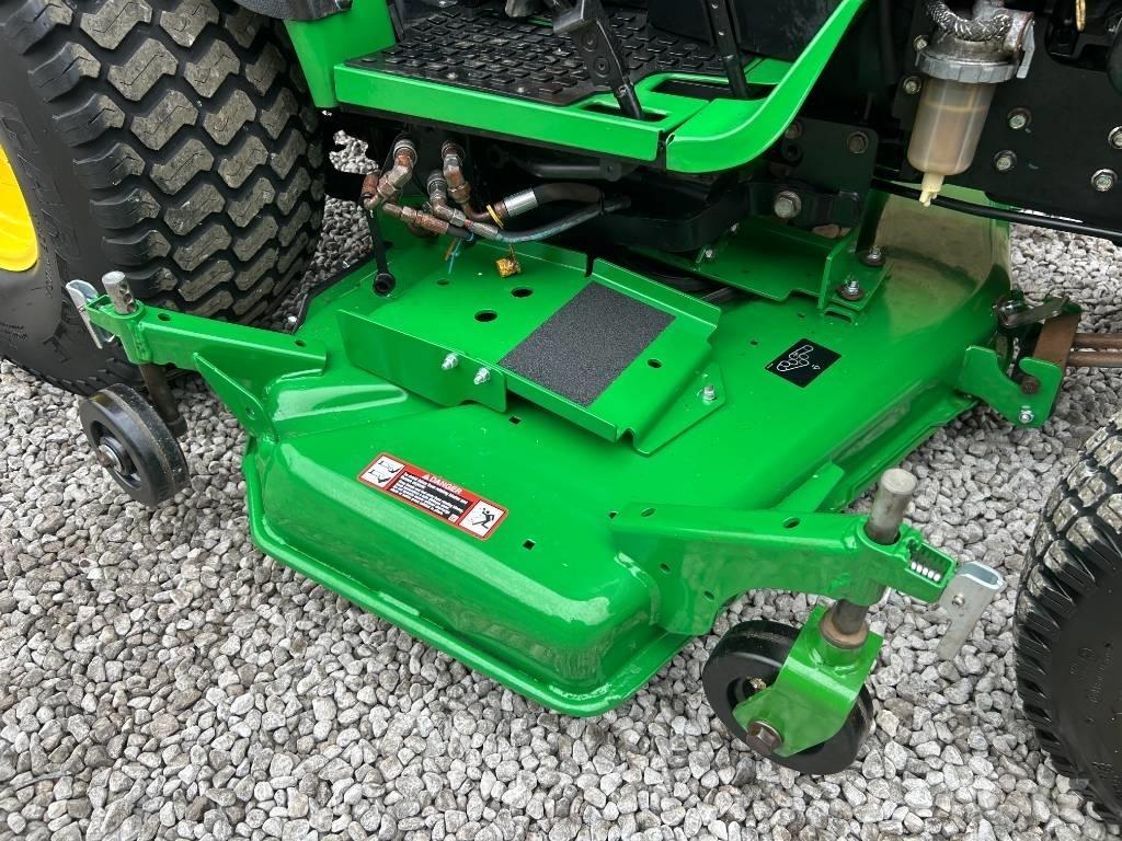John Deere 2032R Коммунальные тракторы