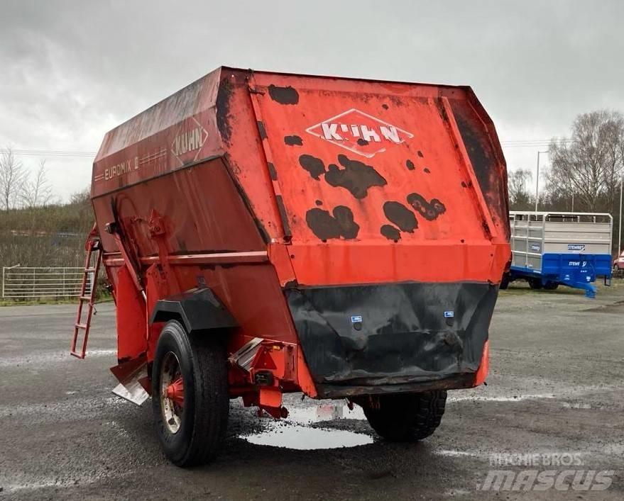 Kuhn EuroMix II 1460 Кормораздатчики