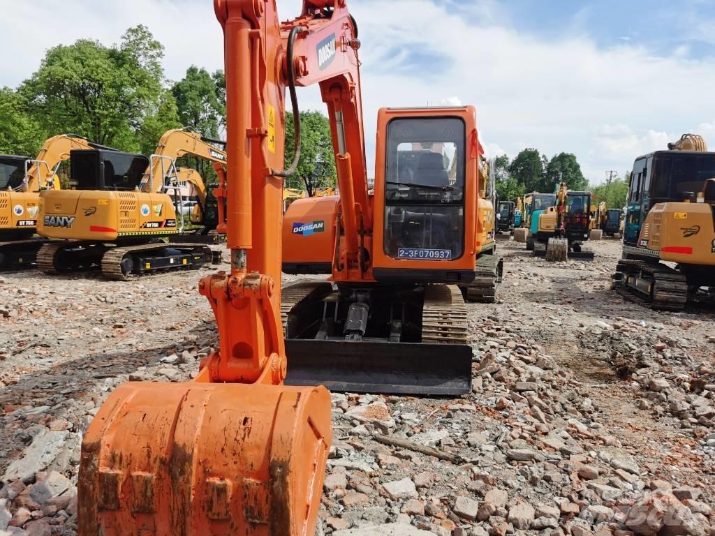 Doosan DX75 Малые экскаваторы 7т-12т