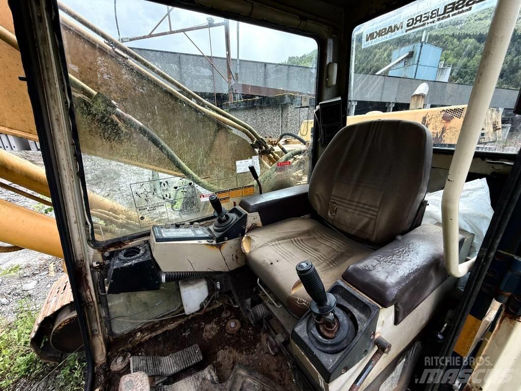 Komatsu PC 200-3 Гусеничные экскаваторы