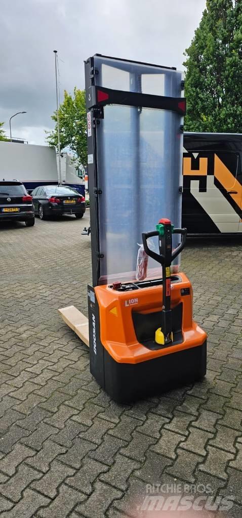 Doosan LSM 12 N Ручные штабелёры с электроподъёмом