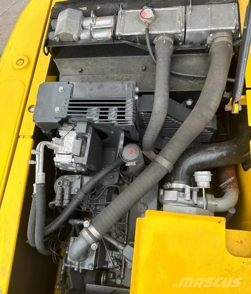 Komatsu 130 Гусеничные экскаваторы