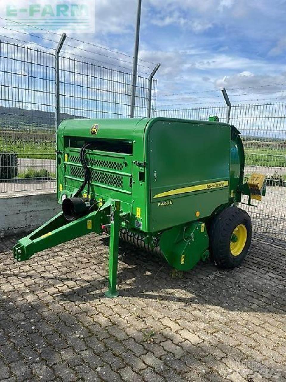 John Deere f440e Тюковые пресс-подборщики