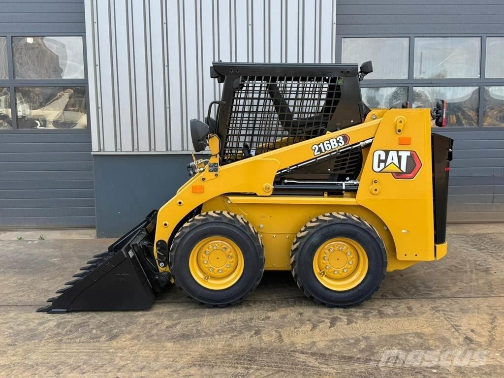 CAT 216B3 Фронтальные погрузчики