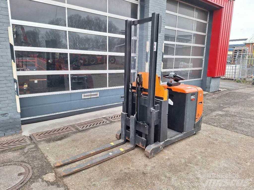 BT OSE120CB Вертикальные комплектовщики