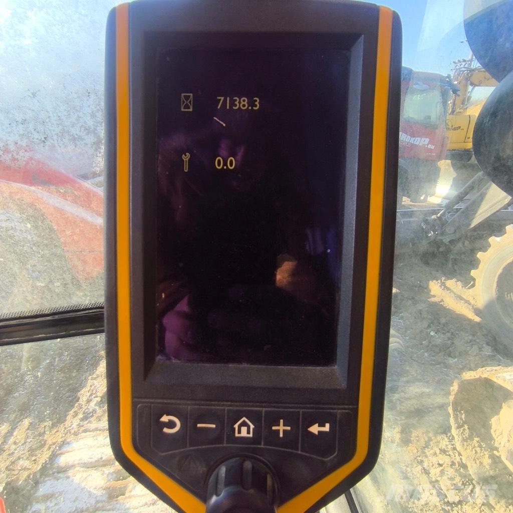 JCB JS 300 Гусеничные экскаваторы