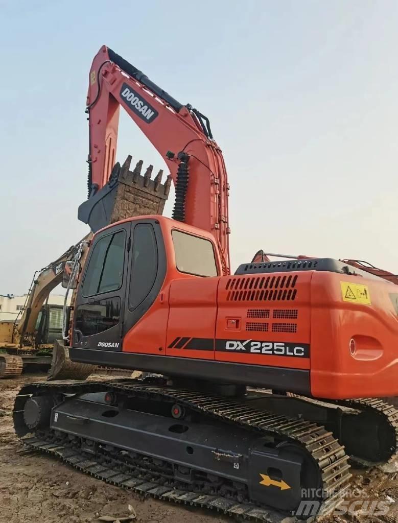Doosan DX225 Гусеничные экскаваторы
