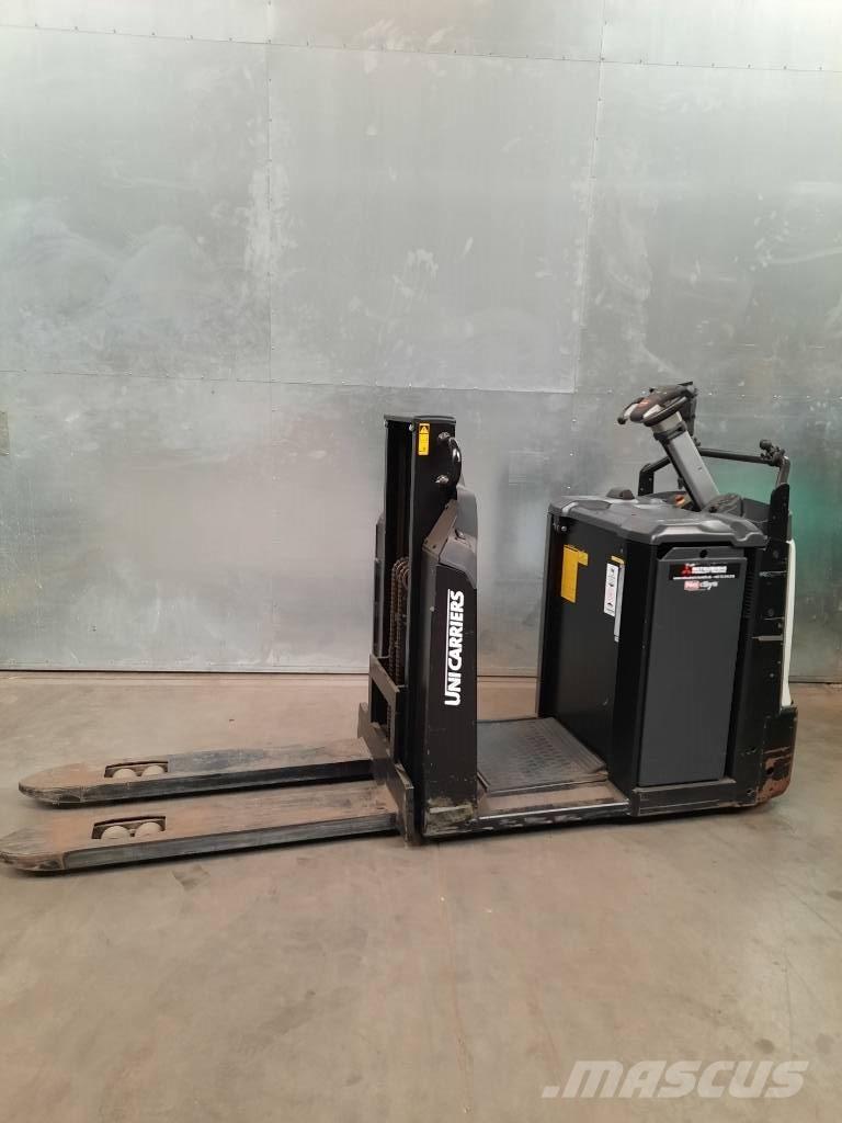 UniCarriers OEP120 Горизонтальные комплектовщики