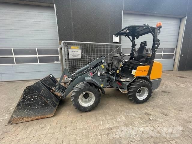 GiANT V452T X-TRA HD Малые погрузчики