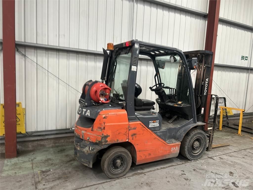 Toyota 02-8FGF25 Газовые погрузчики