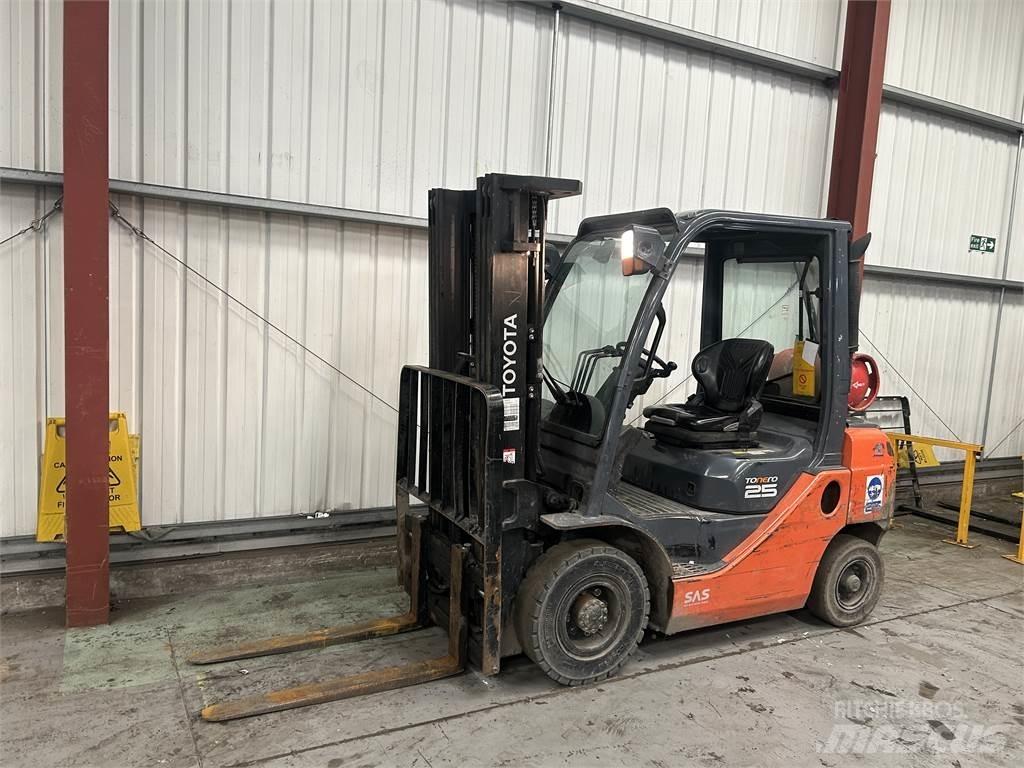 Toyota 02-8FGF25 Газовые погрузчики