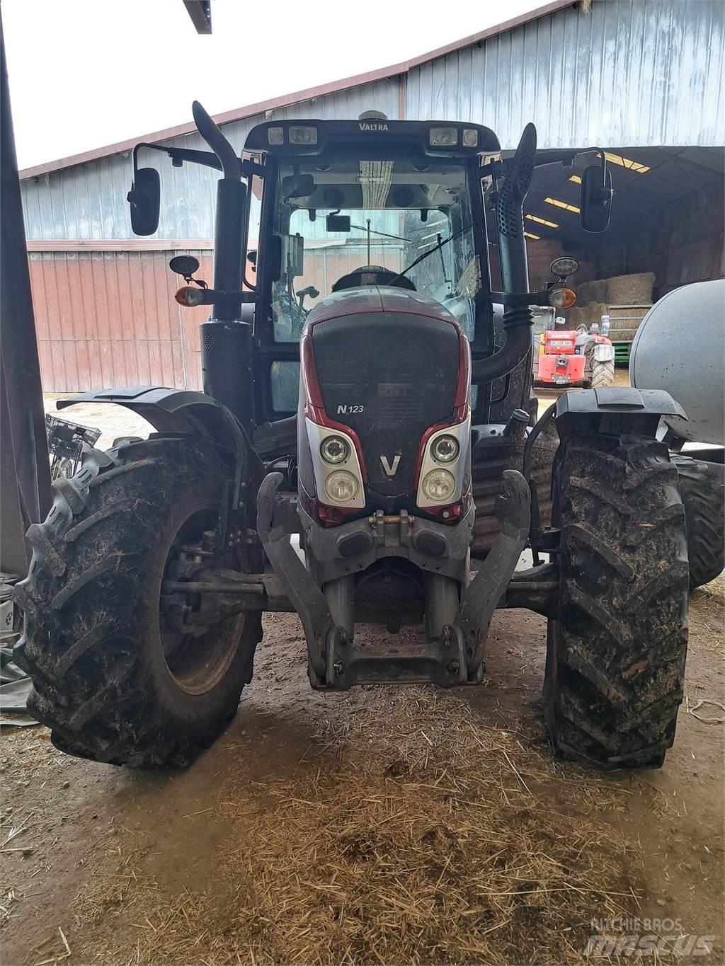 Valtra N123 Трактора