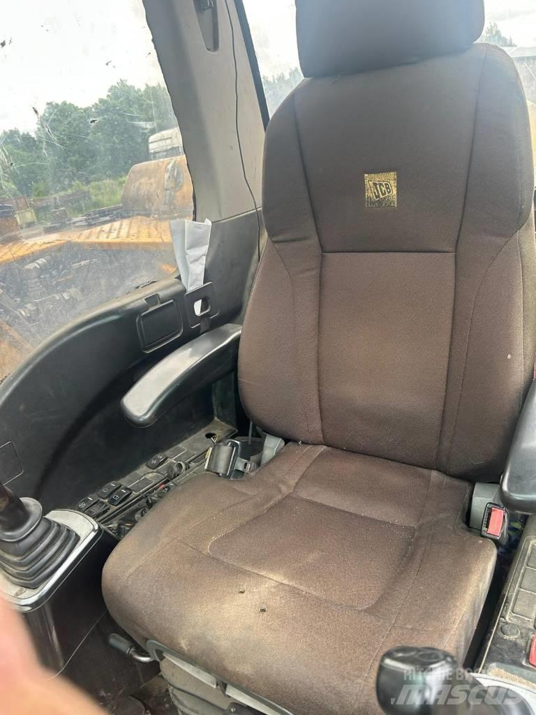 JCB JS 130 LC Гусеничные экскаваторы