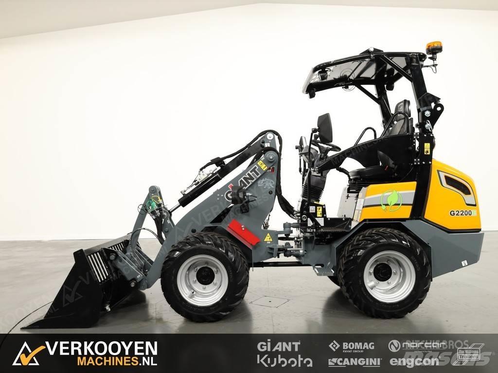 GiANT G2200E Фронтальные погрузчики