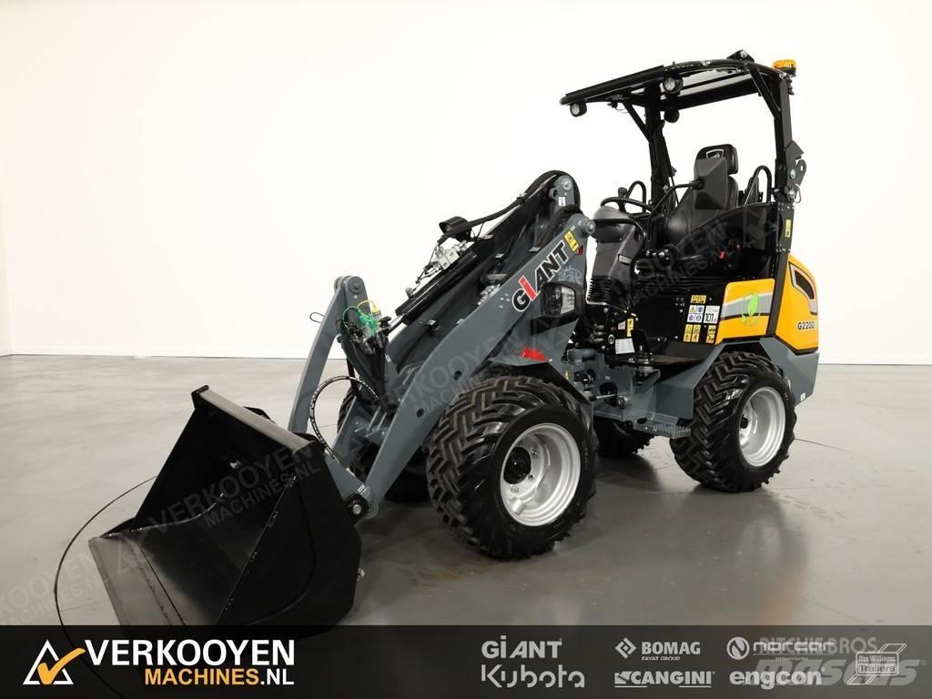 GiANT G2200E Фронтальные погрузчики