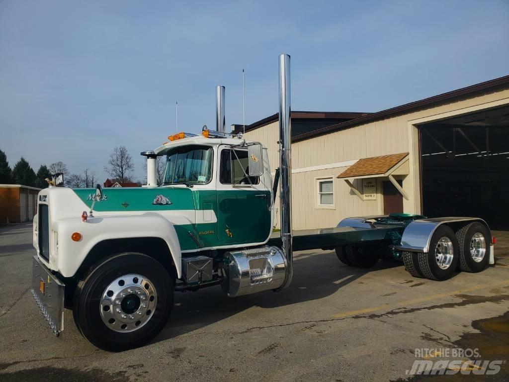Mack R700 Шасси с кабиной