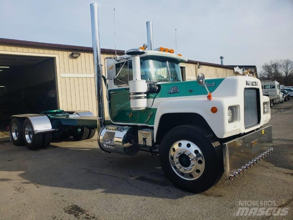 Mack R700 Шасси с кабиной