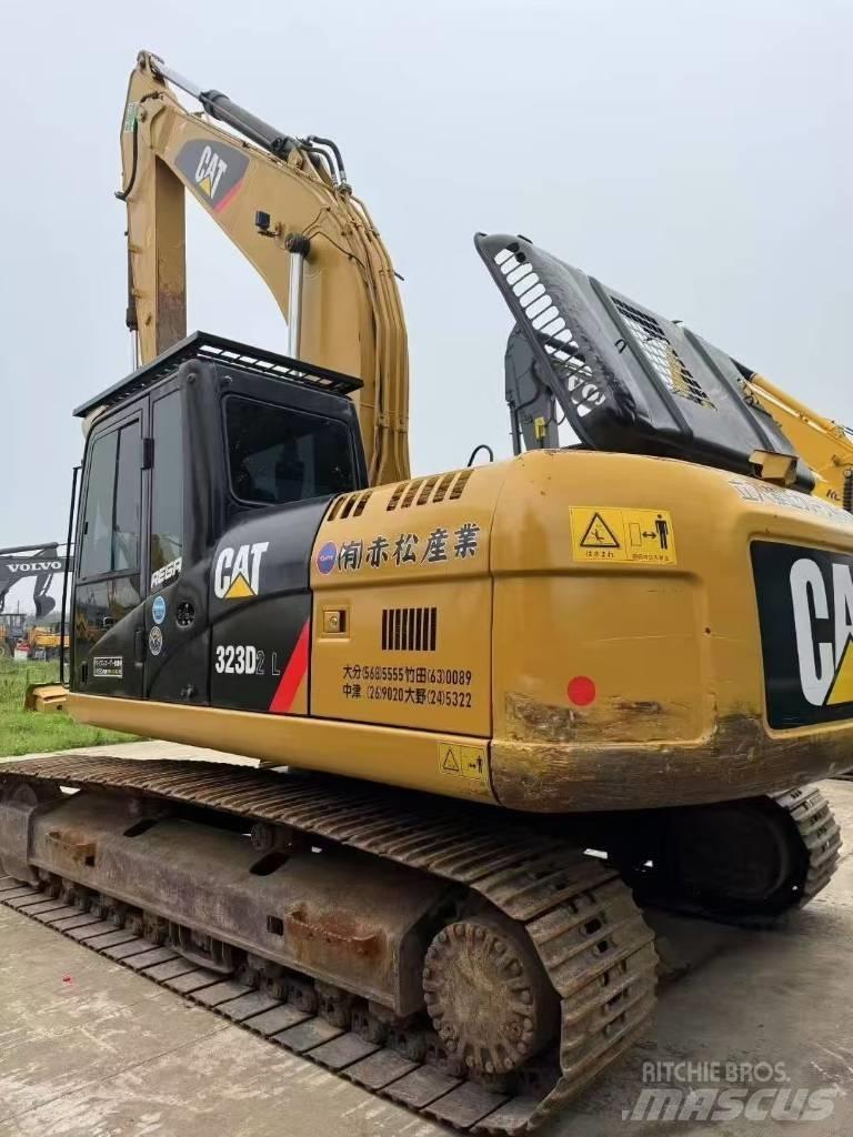 CAT 323D Гусеничные экскаваторы
